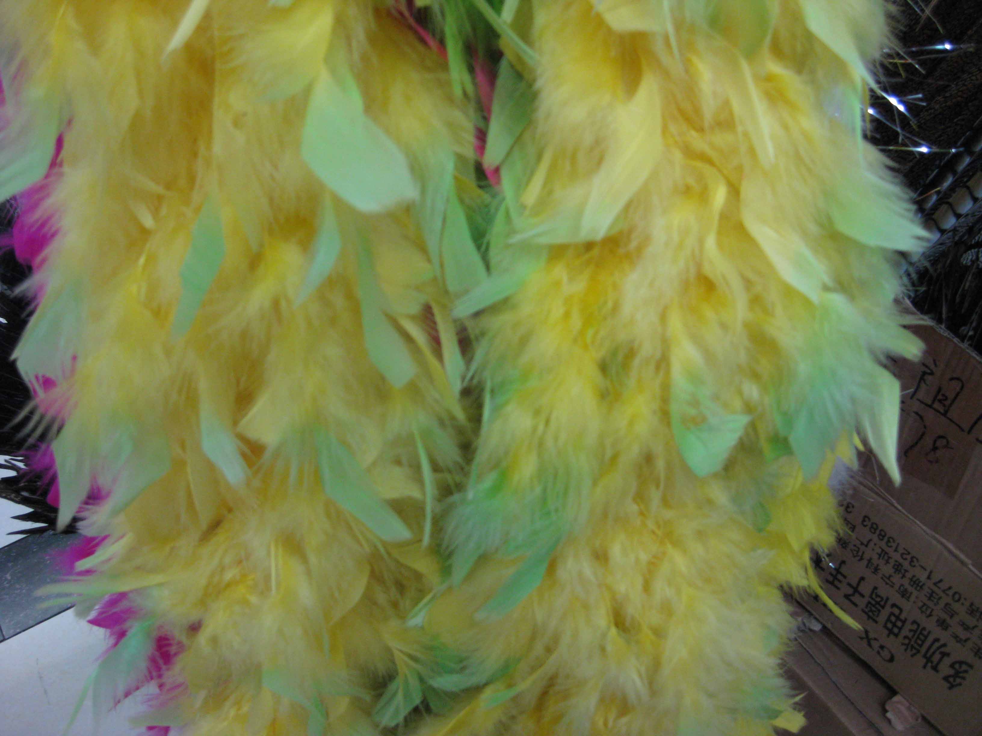 Dyed feather boa